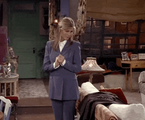 Scène uit Friends waar Rachel enthousiast juicht in het appartement van Monica.